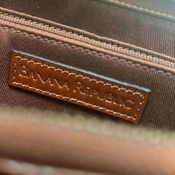 BANANA REPUBLIC LEATHER WALLET - Picture 2 of 5
